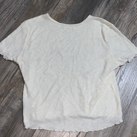 American eagle crop top. - Picture 2 of 3